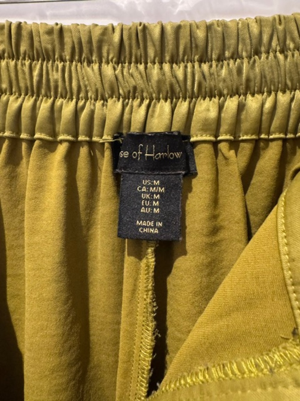 House of Harlow
Chartreuse color silk trousers
30 inch Inseam
